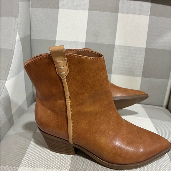 Universal Threads Women's Tan Ankle Boots Women Size 6 - Picture 3 of 6